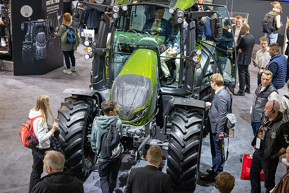 534A8555