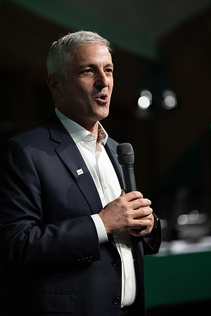 534A8586