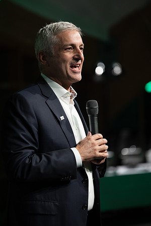 534A8584