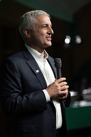534A8588