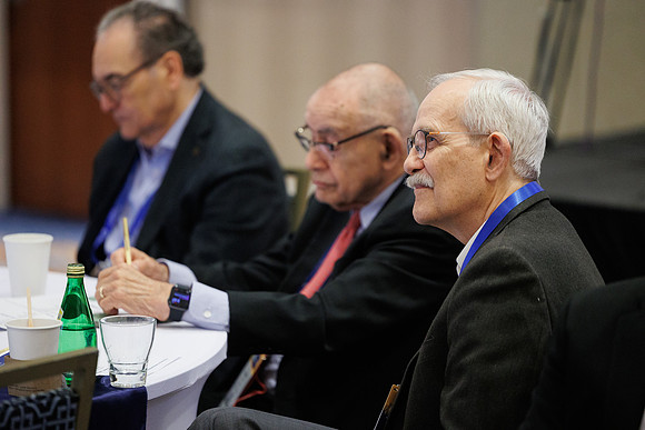 R6__7459
